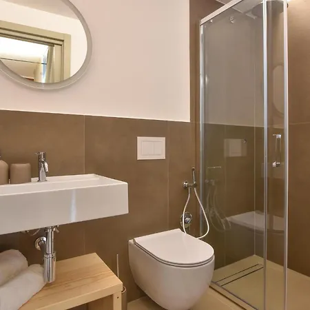 5 Bedroom Stunning In *