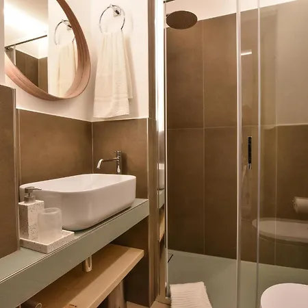 5 Bedroom Stunning In Appartement