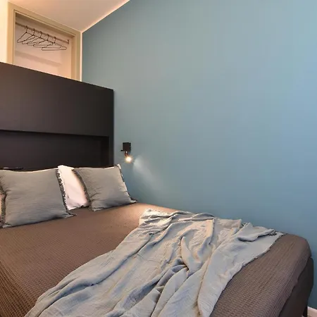5 Bedroom Stunning In Appartement *