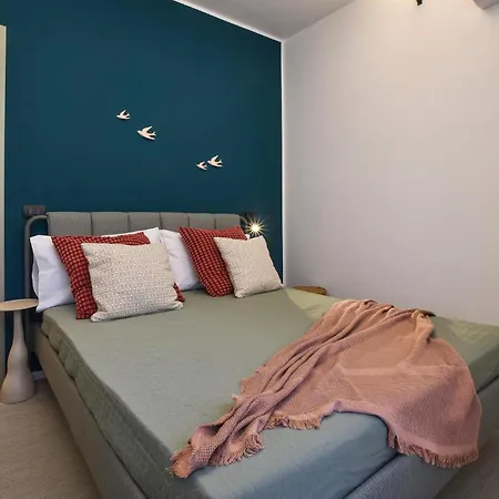 5 Bedroom Stunning In Appartement Trappeto (Sicily)